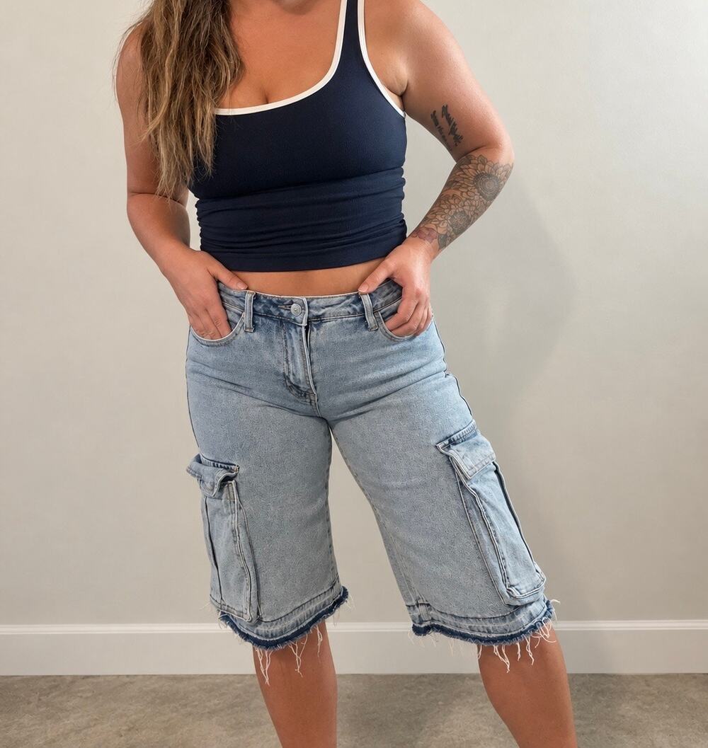 Ashley Mason Denim Cargo Bermuda Jort Shorts Light Wash Raw Hem Size 5/27